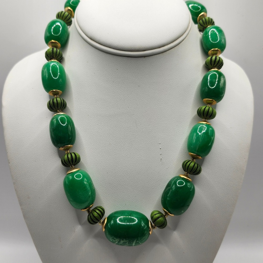Vintage Green Acrylic Bead Necklace Gold Tone Spacer Ribbed Accents 20 In‎